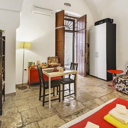 B&B Affittacamere Del Teatro Brindisi Bagian luar foto
