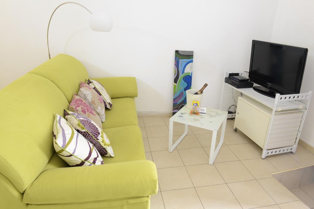 B&B Affittacamere Del Teatro Brindisi Bagian luar foto