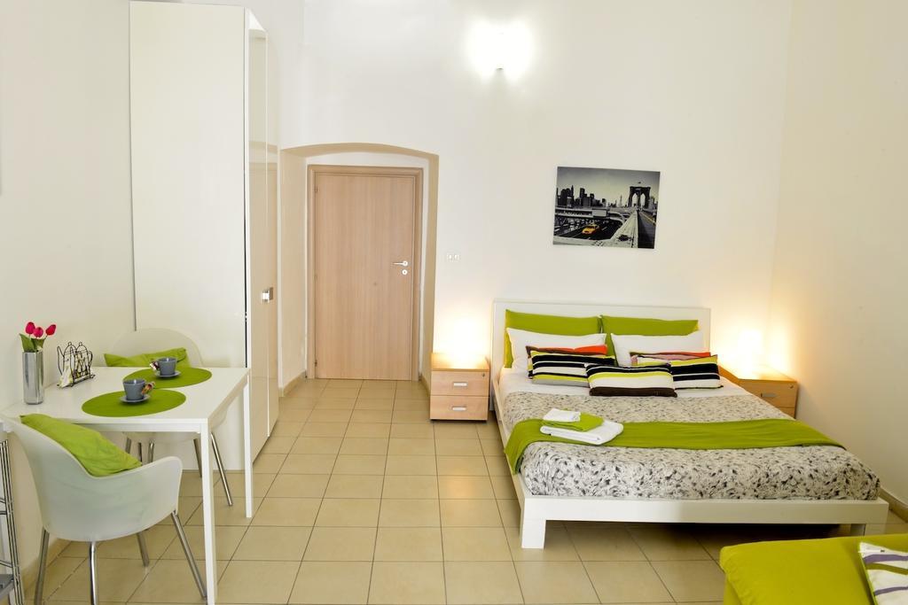 B&B Affittacamere Del Teatro Brindisi Ruang foto