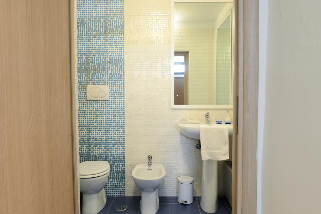 B&B Affittacamere Del Teatro Brindisi Ruang foto