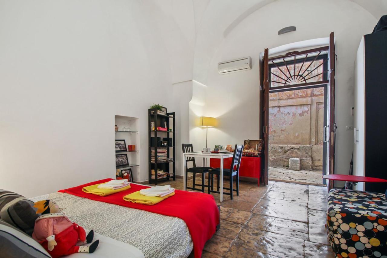 B&B Affittacamere Del Teatro Brindisi Bagian luar foto