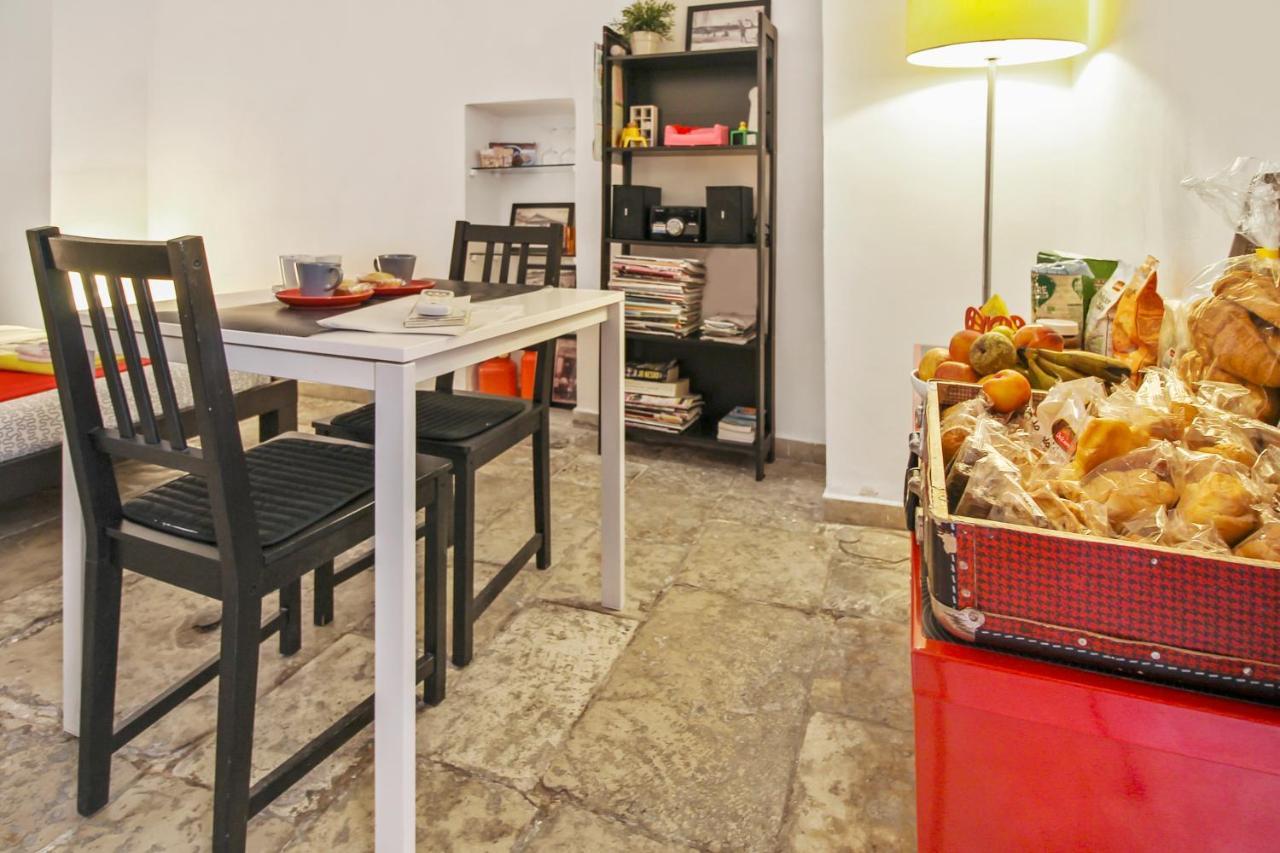 B&B Affittacamere Del Teatro Brindisi Bagian luar foto