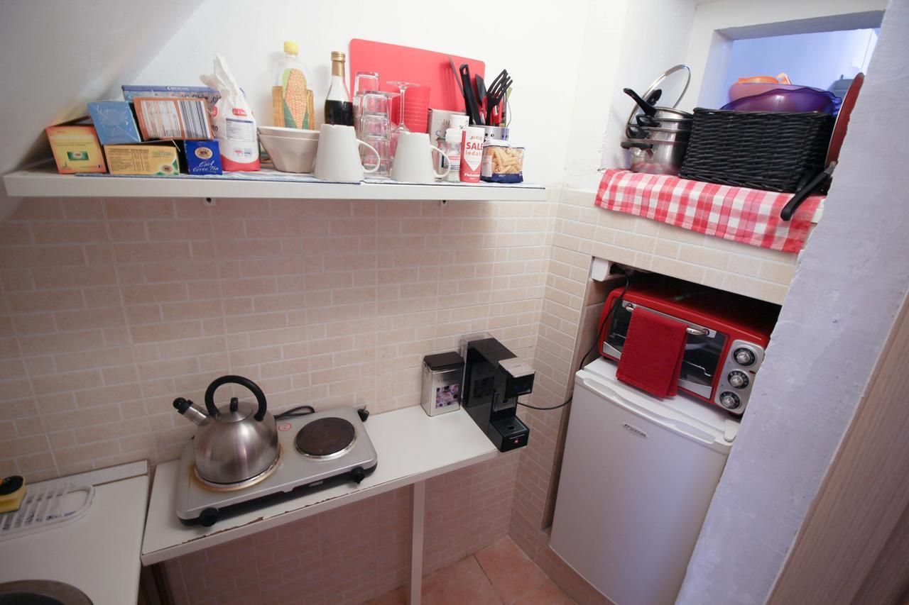 B&B Affittacamere Del Teatro Brindisi Bagian luar foto