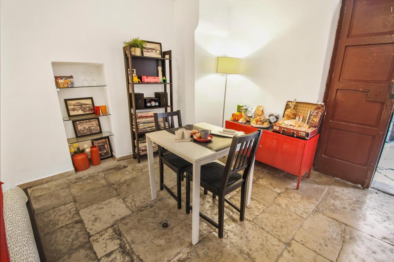 B&B Affittacamere Del Teatro Brindisi Bagian luar foto