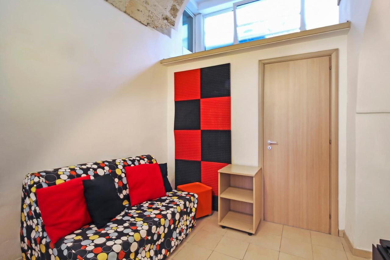 B&B Affittacamere Del Teatro Brindisi Bagian luar foto